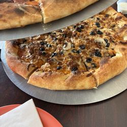Jemez Mountain Brewhouse - The Hatch and Mushroom, black olive, roasted garlic and fennel sausage. Both awesome!