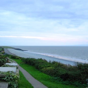 Cold Knap Beach - View of Cold Knap beach and promontory from path to Marine Drive - Beaches Near Me - Barry, VGL