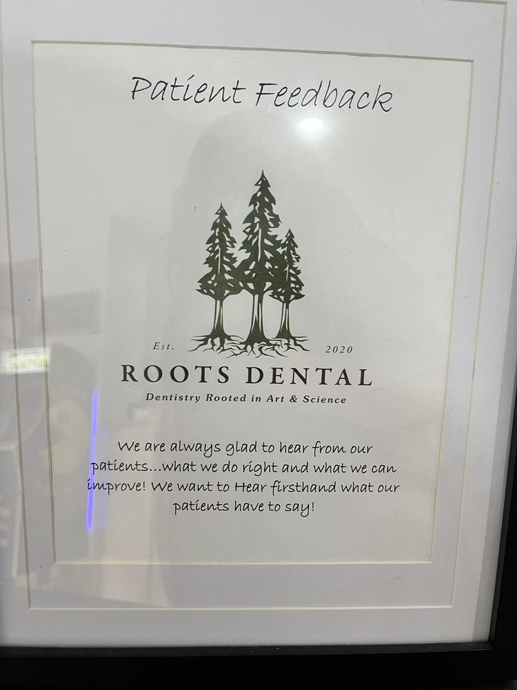 Roots Dental Logo