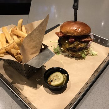 Chili's - Bacon burger - Tex-Mex Near Me - Glendora, California