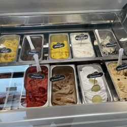 Pierinos - Gelato selection