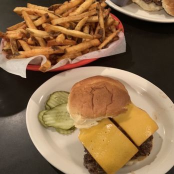 Convention Grill - Cheeseburger - Diners Near Me - Minneapolis, Minnesota