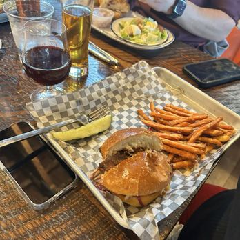 Foxtown Brewing - Brewpubs Near Me - Mequon, Wisconsin