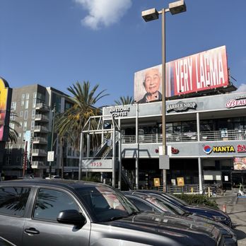 Awesome Coffee - No signage showing valet or parking reservation - Ice Cream & Frozen Yogurt Near Me - Los Angeles, California