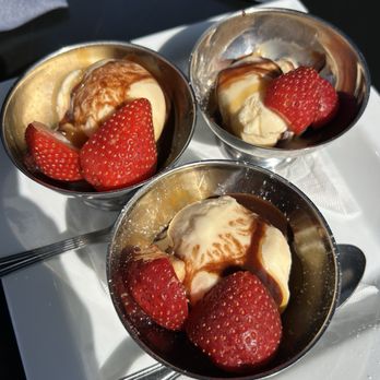 Waterside - Vanilla ICE CREAM 1 SCOOP - New American Near Me - Oxnard, California