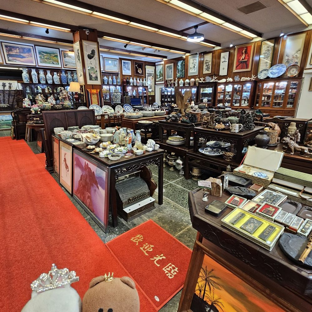 Hawaii Asian Art - Inside - Jewelry Near Me - Honolulu, Hawaii Hawaii Asian Art - Inside - Jewelry Near Me - Honolulu, Hawaii