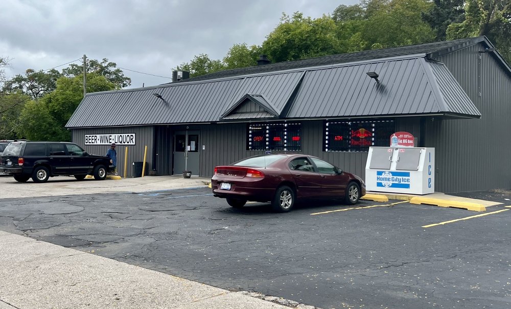 WOOD STREET LIQUOR 1149 Wood St, Muskegon, Michigan Beer, Wine