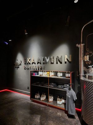 Skaalvenn Distillery & Cocktail Lounge by null
