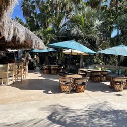 La Esquina - Outdoor inner dining area