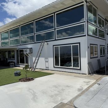 Island Kings Oahu - Cleaning Windows with squeegee - Gutter Services Near Me - Kailua, Hawaii Island Kings Oahu - Cleaning Windows with squeegee - Gutter Services Near Me - Kailua, Hawaii
