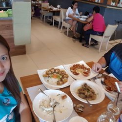 Kuya J's Restaurant - Fish, scallops, pork rolls, fruit drinks, chicken halang-halang.