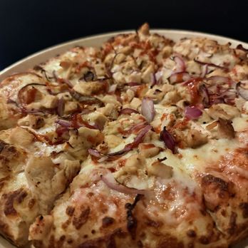 Village Pizzeria - Bbq Chicken - Pizza Near Me - Truckee, California
