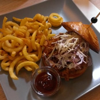 Bad Jeff's Barbecue - Pulled pork sandwich - Barbeque Near Me - Prague, Puerto Rico