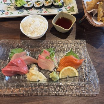 Kiku Sushi & Vegetarian - Vegan roll, tempura mixed, and Sashimi Lunch - Sushi Bars Near Me - Lafayette, California Kiku Sushi & Vegetarian - Vegan roll, tempura mixed, and Sashimi Lunch - Sushi Bars Near Me - Lafayette, California