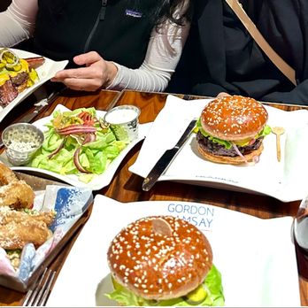 Gordon Ramsay Burger Las Vegas - Best Burger Ever! - Burgers Near Me - Las Vegas, Nevada Gordon Ramsay Burger Las Vegas - Best Burger Ever! - Burgers Near Me - Las Vegas, Nevada