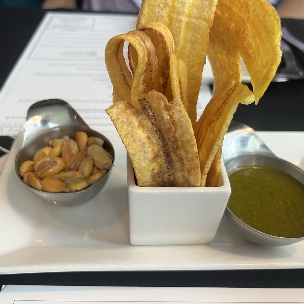 Selva University Town Center - Complementary appetizer with plantain chips and roasted corn - Latin American Near Me - Sarasota, Florida