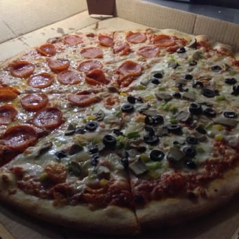 El Josco Pizza - This is a Large Pepperoni/Vegetable pizza. As good as it looks - Pizza Near Me - Isabela, Puerto Rico El Josco Pizza - This is a Large Pepperoni/Vegetable pizza. As good as it looks - Pizza Near Me - Isabela, Puerto Rico
