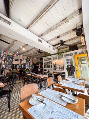12 Chairs Café by null