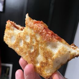 Bottom of Detroit style