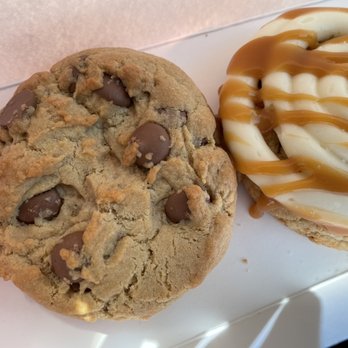 Crumbl - Concord - Chocolate chip and salted caramel cheesecake - Bakeries Near Me - Concord, California Crumbl - Concord - Chocolate chip and salted caramel cheesecake - Bakeries Near Me - Concord, California