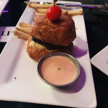 Suite Restaurant / Lounge - Beef sliders - Bars Near Me - Bellevue, Washington
