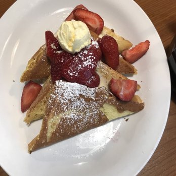 Le Peep Restaurant - Stuffed French Toast - American Near Me - Evanston, Illinois