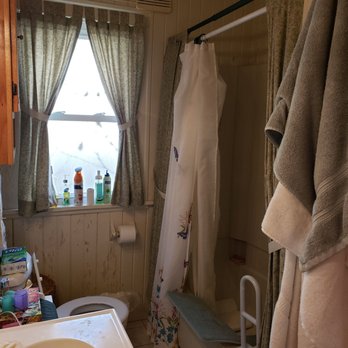 Renew Construction - Downstairs bathroom before - General Contractors Near Me - La Crosse, Wisconsin