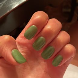 green nails