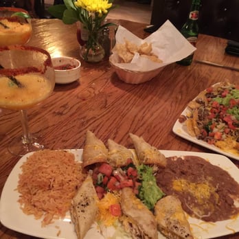 Casa Estrella - Flautas and carne asada nachos - Mexican Near Me - Fallbrook, California Casa Estrella - Flautas and carne asada nachos - Mexican Near Me - Fallbrook, California