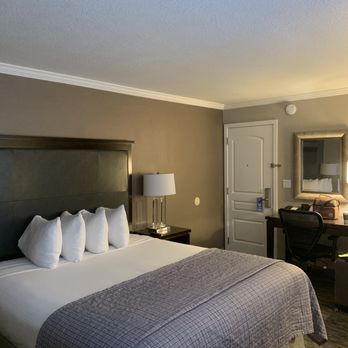 Best Western Plus Humboldt Bay Inn - King Bed Room (king sized bed, TV, desk area, closet, and table/chairs) - Hotels Near Me - Eureka, California Best Western Plus Humboldt Bay Inn - King Bed Room (king sized bed, TV, desk area, closet, and table/chairs) - Hotels Near Me - Eureka, California