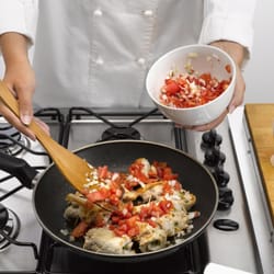 L'Atelier de la Cuisine - Cours de cuisine chef restaurant poêle ustensile