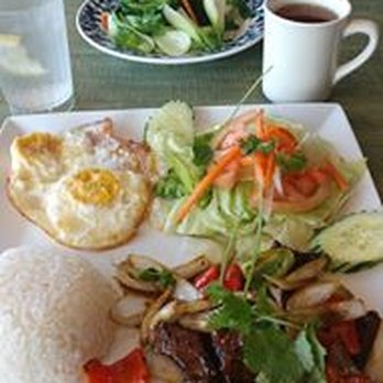 Happy Pho - Shaken beef rice plate and a side of steamed veggies. Yum. - Vietnamese Near Me - Costa Mesa, California