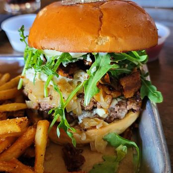 Pour House - Bacon Blue Burger - Cocktail Bars Near Me - Oceanside, California
