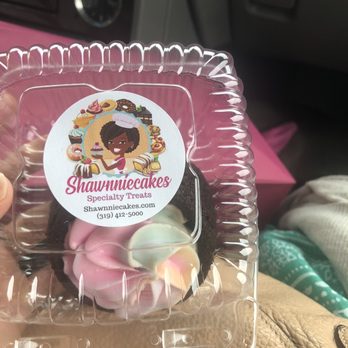 Shawnniecakes - Cupcake!!! - Desserts Near Me - Cedar Rapids, Iowa