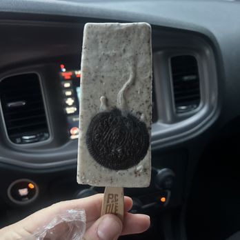 Picolé Pops - Oreo pop ($5.49) may 2024 - Ice Cream & Frozen Yogurt Near Me - Dallas, Texas
