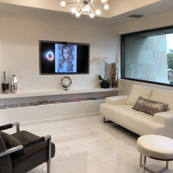Saul Arrambide Salon 201 - Hair Stylists Near Me - Fresno, California