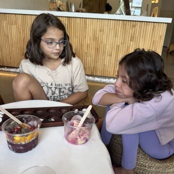Sana Mana - Fun games for the kids, they can play while you chat - Acai Bowls Near Me - Chino, California