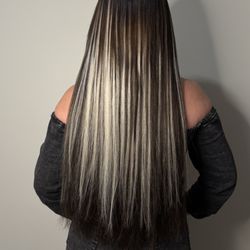 Highlighting with extensions. Adding a new color to your hair looks amazing