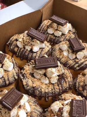 Dale's Donuts by null