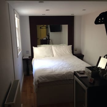 Churchill Guest House - My little room, just perfect! - Guest Houses Near Me - Brighton, BNH