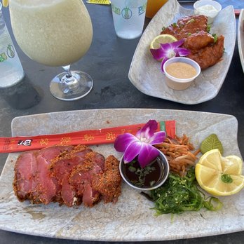 Pineapples - Seared tuna and Buffalo Grouper Fingers - Bars Near Me - Melbourne, Florida