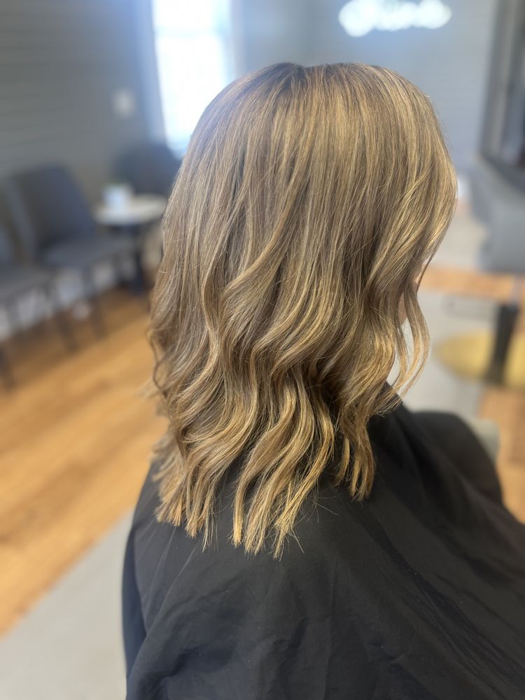 Shine Hair Studio Logo