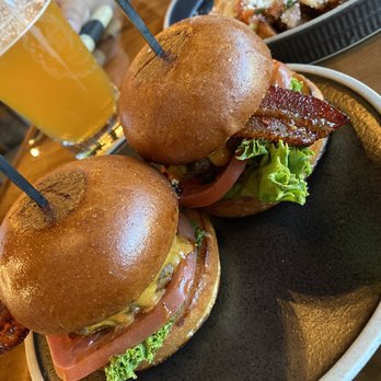 The Hub Eats & Drinks - Cow Sliders - American Near Me - Sacramento, California The Hub Eats & Drinks - Cow Sliders - American Near Me - Sacramento, California