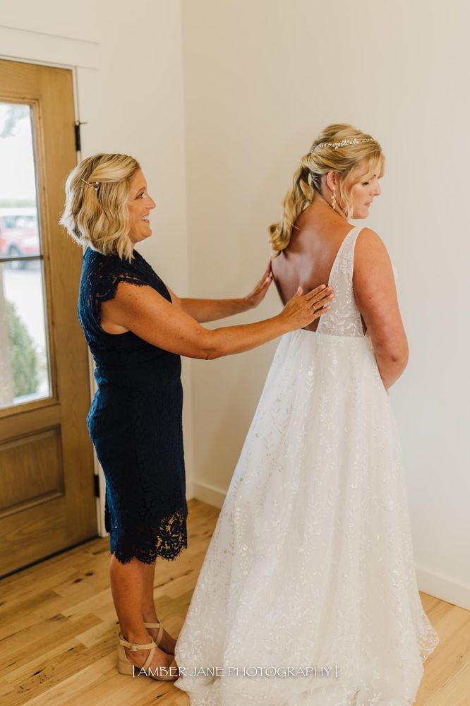 YOUNG ELEFANT 10 Photos 3136 Humes Rd, Janesville, Wisconsin Hair