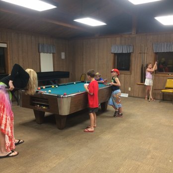 Tuscarora Inn - Game room - Hotels Near Me - Mount Bethel, Pennsylvania Tuscarora Inn - Game room - Hotels Near Me - Mount Bethel, Pennsylvania