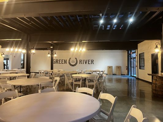 Green River Distilling Co. by null