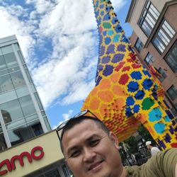 Assembly Row - The Lego giraffe