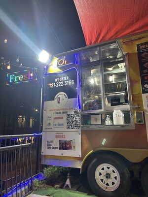 Fresh Gyro Halal by null