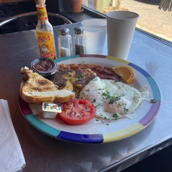 Circle D Eatery - American Breakfast eggs over easy - Coffee & Tea Near Me - Escalante, Utah