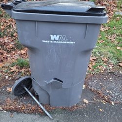 Trash can